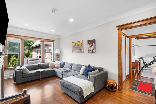 3749 N Pine Grove AVE #3, Chicago, IL 60613