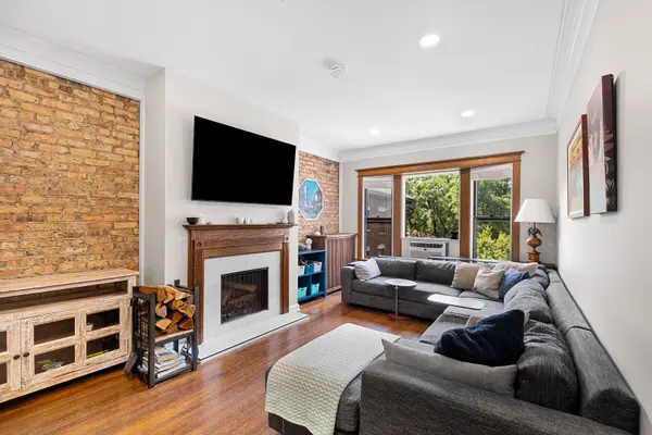 3749 N Pine Grove AVE #3, Chicago, IL 60613