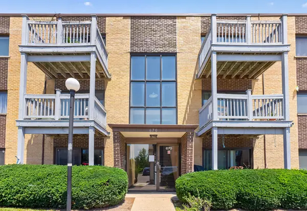 670 Pinecrest DR #101, Prospect Heights, IL 60070