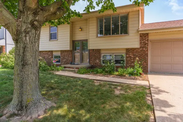 304 S Evergreen LN, Bloomington, IL 61704