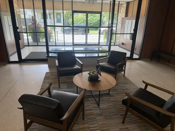 222 N Marion ST #2m, Oak Park, IL 60302