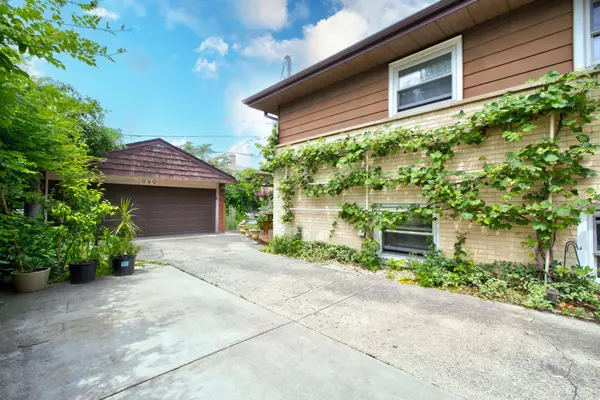 8936 N Elmore ST, Niles, IL 60714