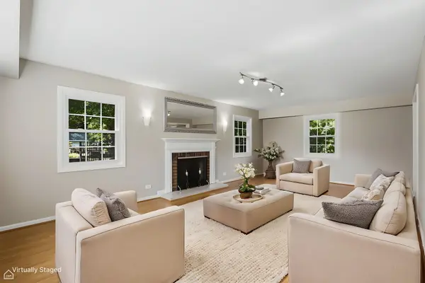32 Timber Hill RD, Buffalo Grove, IL 60089