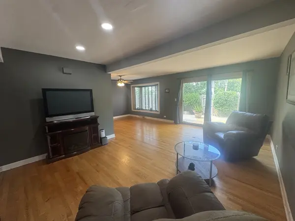 140 Julie RD, Bolingbrook, IL 60440