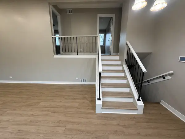 208 Albert DR, Vernon Hills, IL 60061