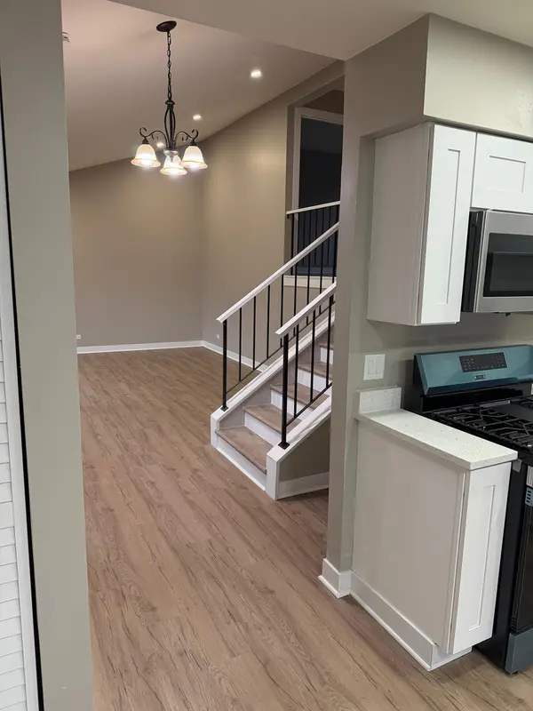 208 Albert DR, Vernon Hills, IL 60061