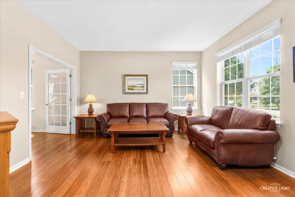 432 Bluegrass Pkwy, Oswego, IL 60543
