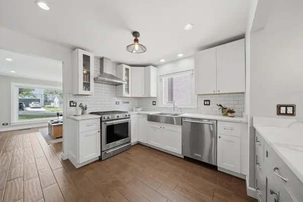 905 N Douglas AVE, Arlington Heights, IL 60004