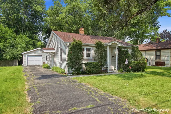 1019 N Madison ST, Woodstock, IL 60098
