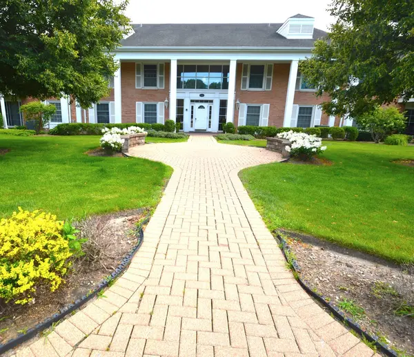 112 Carriage Way DR #204A, Burr Ridge, IL 60527