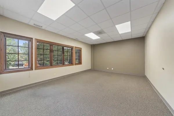 1557 Warren AVE, Downers Grove, IL 60515