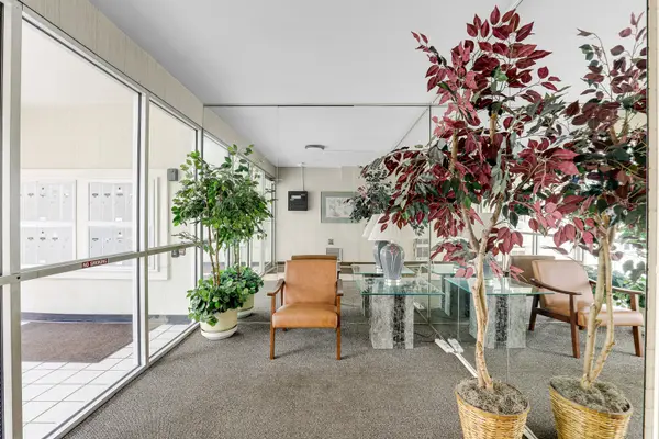 148 Circle AVE #201, Forest Park, IL 60130