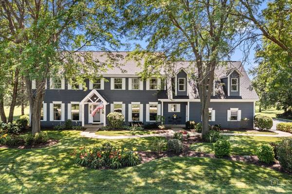 1513 N Applewood LN, Spring Grove, IL 60081
