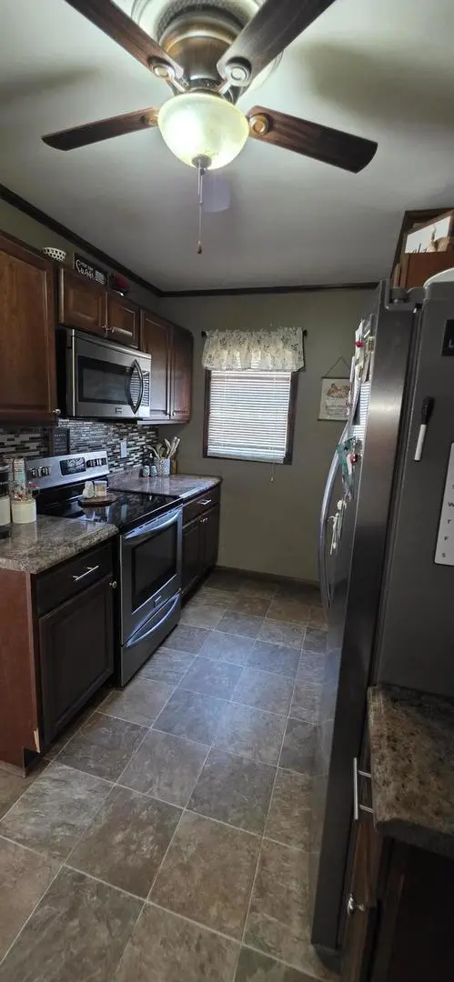 819 Park PL, Clinton, IA 52732
