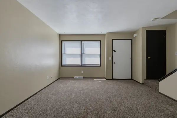 3367 Hillandale RD, Davenport, IA 52806