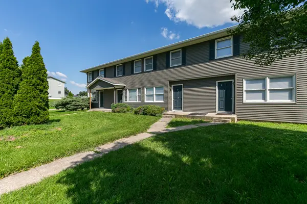3367 Hillandale RD, Davenport, IA 52806