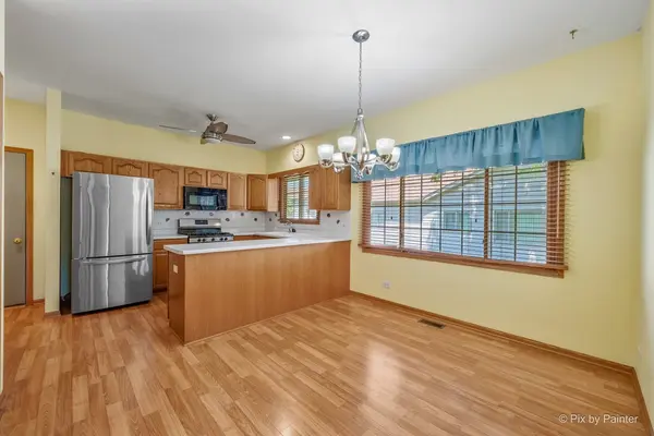 107 Fawn LN, Elgin, IL 60120
