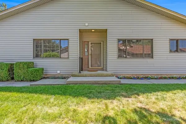 107 Fawn LN, Elgin, IL 60120