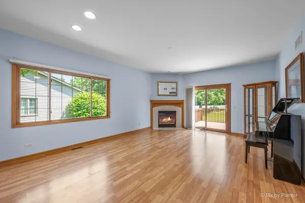 107 Fawn LN, Elgin, IL 60120