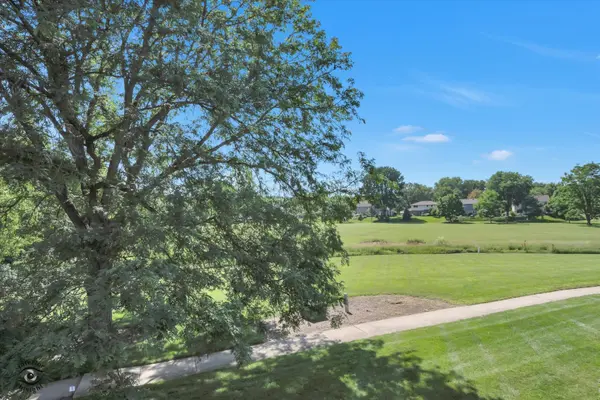 2158 Sunderland CT #201B, Naperville, IL 60565