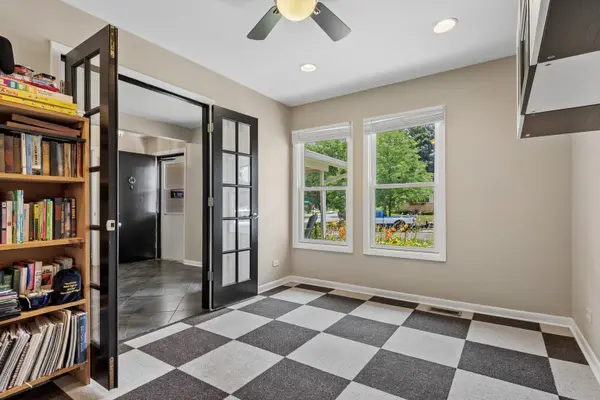 680 Brantwood CT, Elk Grove Village, IL 60007