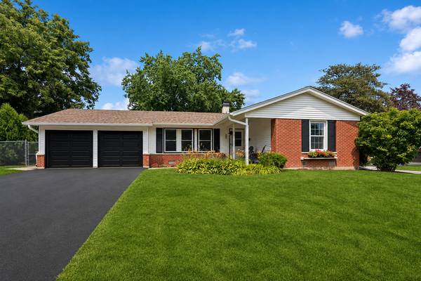 680 Brantwood CT, Elk Grove Village, IL 60007