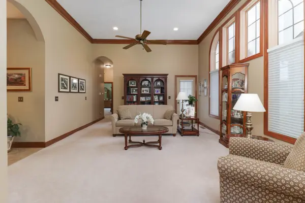 17 Grape Vine LN, Bloomington, IL 61704