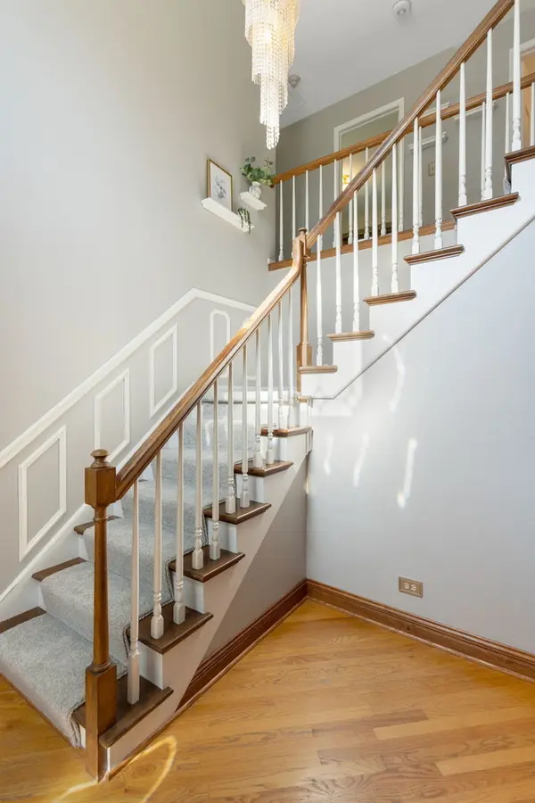 161 Jackson LN, Bloomingdale, IL 60108