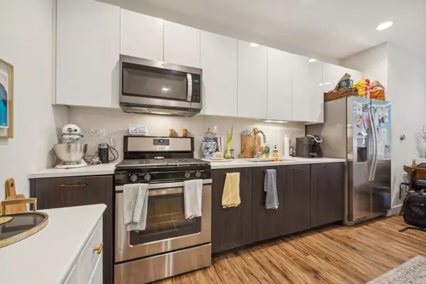 1045 W Cornelia AVE #302, Chicago, IL 60657