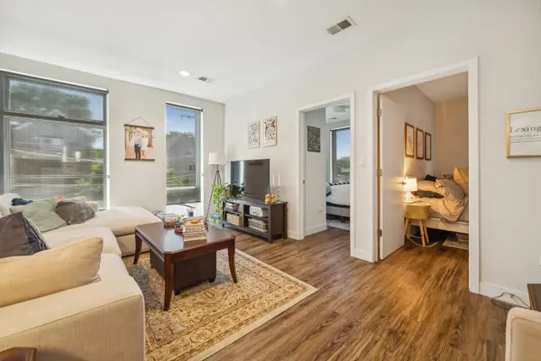 1045 W Cornelia AVE #302, Chicago, IL 60657