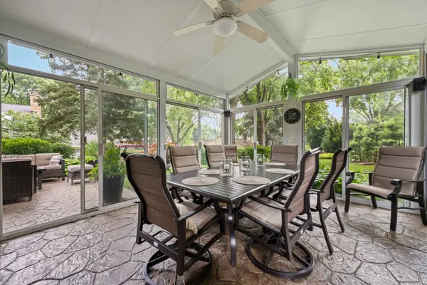 80 Bluebird LN, Naperville, IL 60565