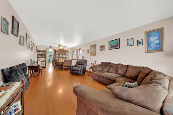 8606 S KOSTNER AVE, Chicago, IL 60652