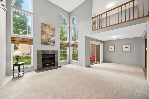 30W023 Laurel CT, Warrenville, IL 60555