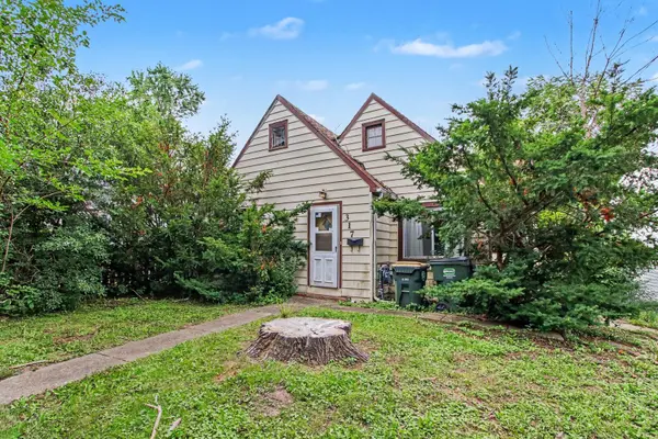 317 Grandview DR, Round Lake Park, IL 60073