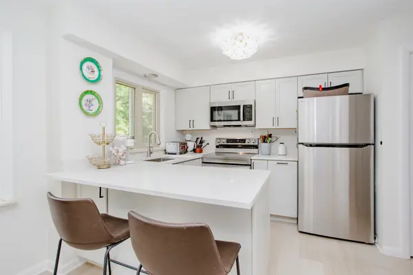 2420 W Talcott RD #211, Park Ridge, IL 60068