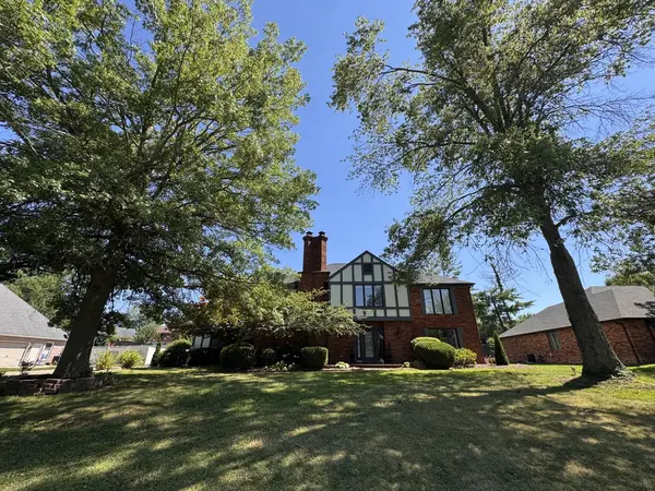 1813 Wolff DR, Marion, IL 62959