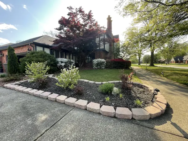 1813 Wolff DR, Marion, IL 62959