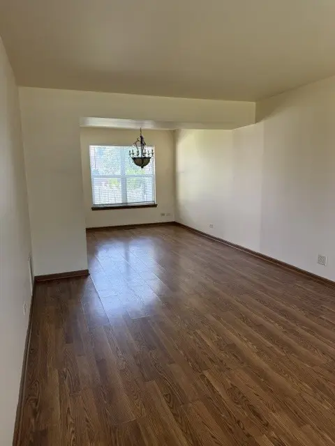 1260 Trinity DR, Carol Stream, IL 60188