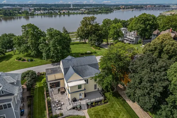 1612 PROSPECT TER, Davenport, IA 52803