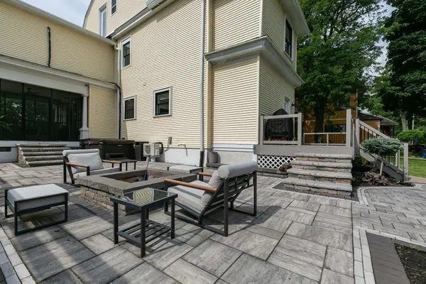 1612 PROSPECT TER, Davenport, IA 52803