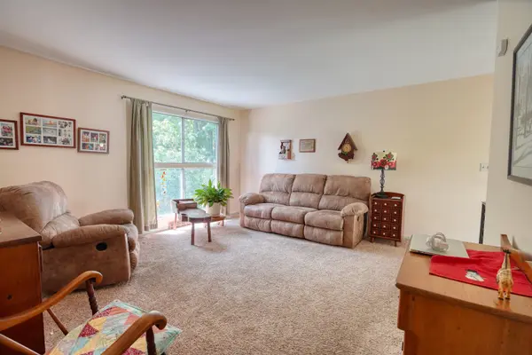 31 Circle DR W, Montgomery, IL 60538
