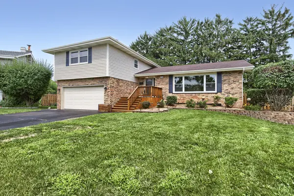 816 W Heritage DR, Addison, IL 60101