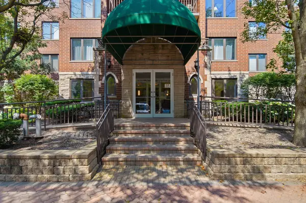 10 S Wille ST #209, Mount Prospect, IL 60056