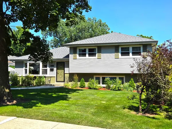4733 S Pershing AVE, Downers Grove, IL 60515