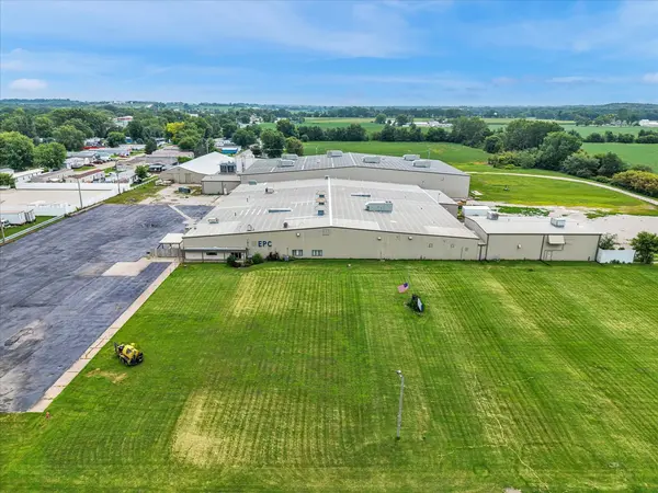 202 1st ST, Kalona, IA 52247