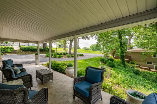2127 17th AVE, De Witt, IA 52742