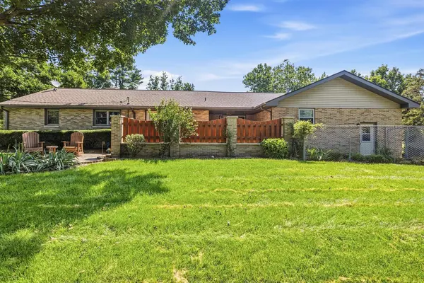 107 Mckinley DR, Mahomet, IL 61853