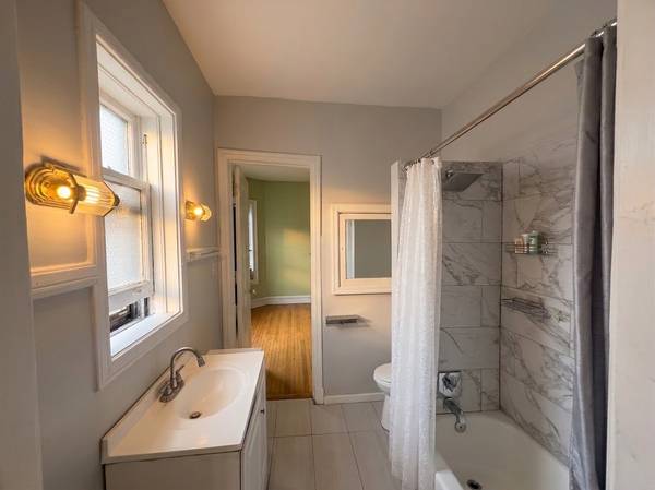 953 E Hyde Park BLVD #3, Chicago, IL 60615