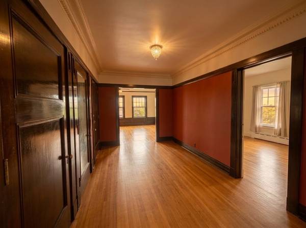 953 E Hyde Park BLVD #3, Chicago, IL 60615