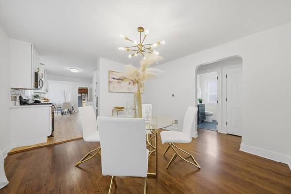 8801 S Clyde AVE, Chicago, IL 60617